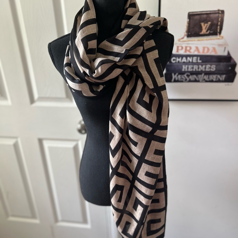 Geometric Black and Cream Scarf